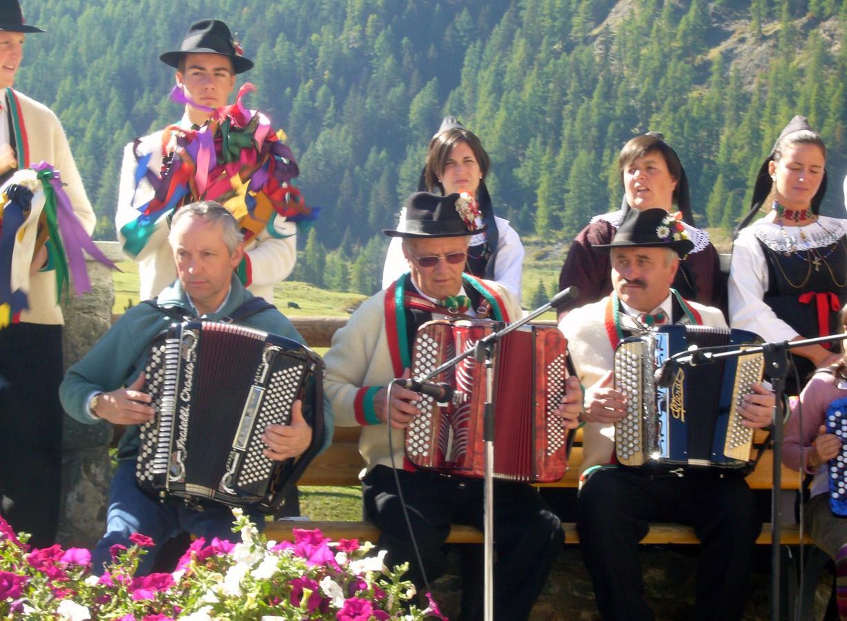 Hotel Locanda Grauson Cogne Exteriör bild